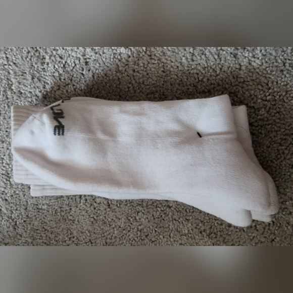 Body Glove 2 pack of socks - Picture 2 of 3